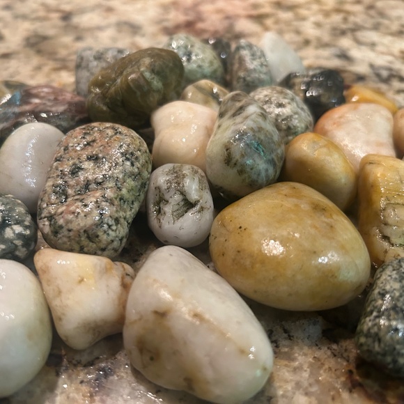 Puget sound Quartz Rocks: Rock Tumbling Grade, Natural Home Decor - Picture 3 of 3